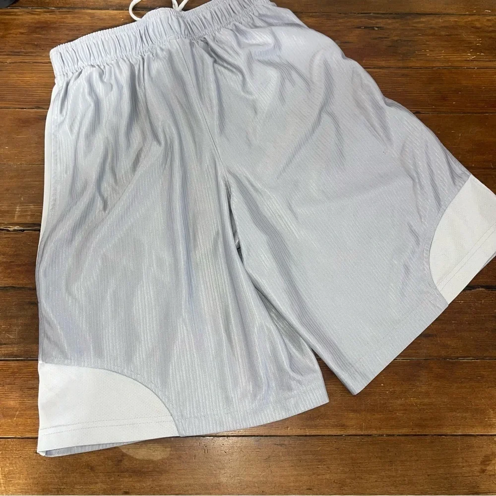 Under Armour Men's Gray Athletic Shorts